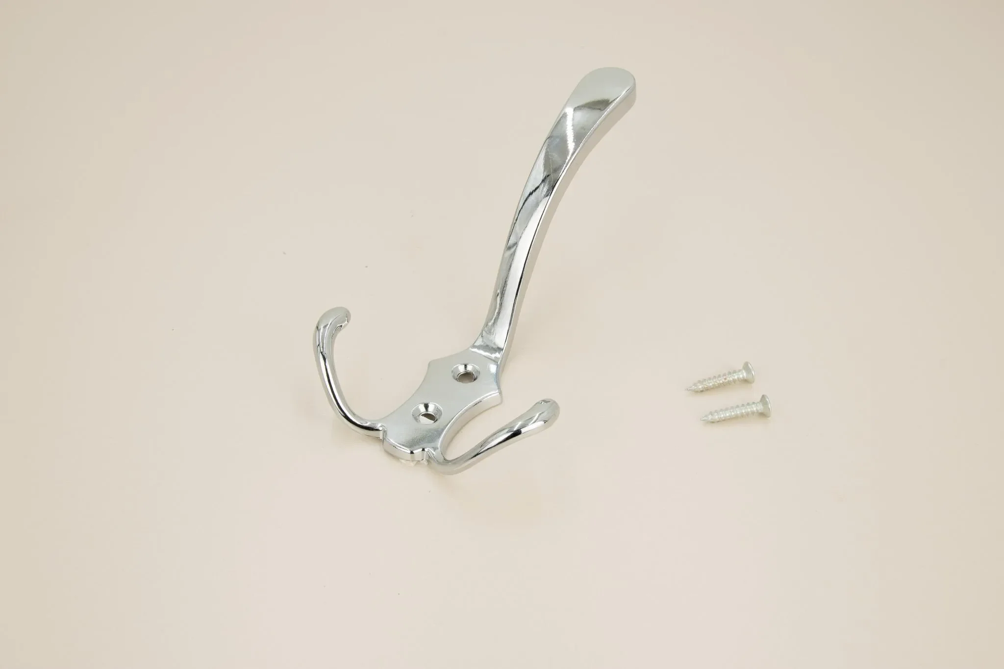 Metallkleiderbügel mit 3 Haken – Silber Chrom